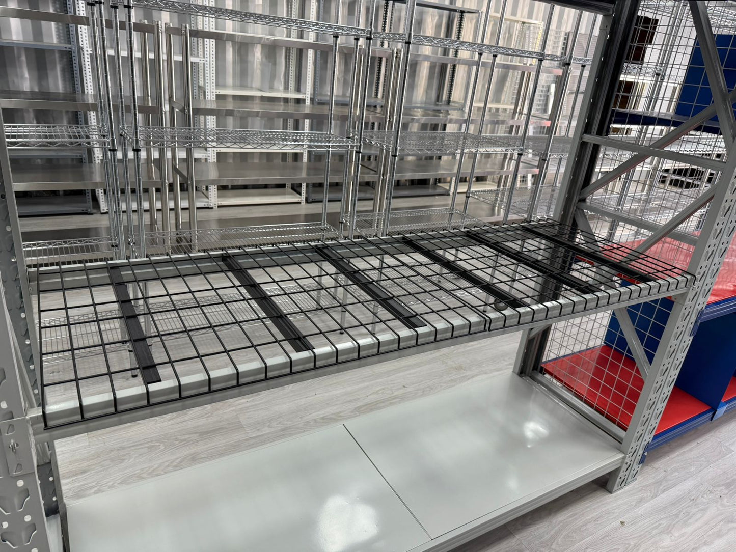 Wire mesh for storage rack